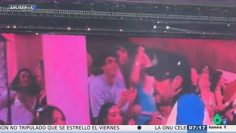 Los Javis, Hiba Abouk y Arturo Valls, entre los famosos que han visitado la Casita de Bad Bunny en su concierto en Madrid