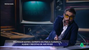 Dani Mateo y la 'conspiraci&oacute;n' tras el fallido izado de la bandera en Vigo: "Quieren obligarnos a comprar banderas a los chinos"