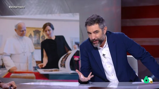 Dani Mateo, sobre todos los regalos que ha hecho Ayuso al papa León XIV: "Se ha pensado que estaba en su primera comunión" La presidenta de la Comunidad de Madrid ha estado en Roma donde se ha reunido con el sumo pontífice, pocos días antes de que el papa visite Madrid. Durante su visita, además, le ha hecho varios obsequios.