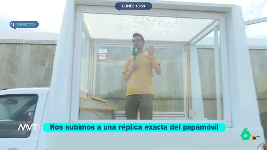 Luis Calero se sube en una réplica del papa móvil de León XIV: "La perspectiva mola" El reportero desvela que se puede alquilar una reproducción del vehículo papal en San Sebastián de los Reyes, Madrid. A este papa móvil no le falta detalle y cuenta con las mismas características que el vehículo del sumo pontífice.