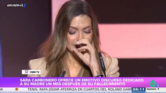 La emoci&oacute;n de Sara Carbonero al dedicar su Medalla de Oro de Castilla-La Mancha a su madre, recientemente fallecida