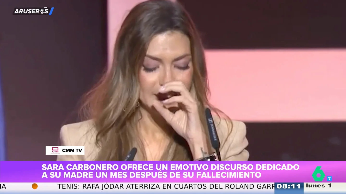 La emoción de Sara Carbonero al dedicar su Medalla de Oro de Castilla-La Mancha a su madre, recientemente fallecida La emoción de Sara Carbonero al dedicar su Medalla de Oro de Castilla-La Mancha a su madre, recientemente fallecida