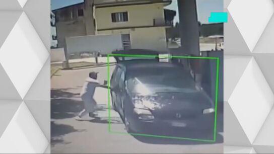 Cuatro migrantes mueren y otro sufre graves heridas tras ser quemados vivos en su coche en Italia