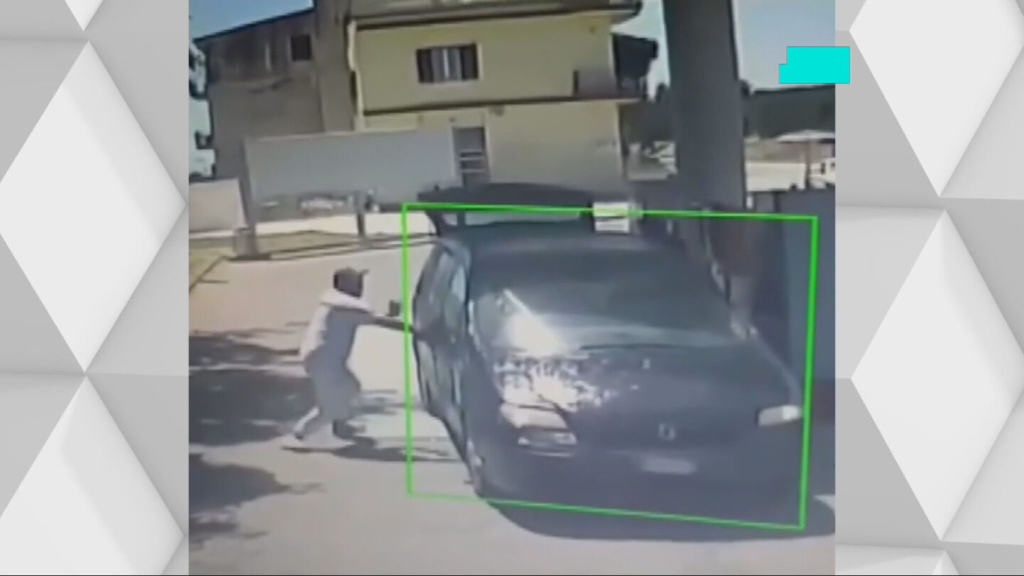 Cuatro migrantes mueren y otro sufre graves heridas tras ser quemados vivos en su coche en Italia