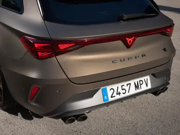 ¿Puede un coche familiar ser tan potente como el Golf más poderoso de la historia? El Cupra León Sportstourer lo garantiza ¿Puede un coche familiar ser tan potente como el Golf más poderoso de la historia? El Cupra León Sportstourer lo garantiza