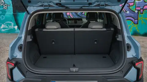 El SUV urbano de Kia que puede comprarse en versión de 5 ó 4 plazas en función de el espacio que quieras El SUV urbano de Kia que puede comprarse en versión de 5 ó 4 plazas en función de el espacio que quieras