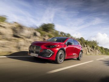 Etiqueta Eco sin electrificar: el Renault Clio estrena nuevo motor con 1.500 km de autonom&iacute;a