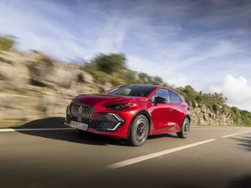 Etiqueta Eco sin electrificar: el Renault Clio estrena nuevo motor con 1.500 km de autonomía Etiqueta Eco sin electrificar: el Renault Clio estrena nuevo motor con 1.500 km de autonomía