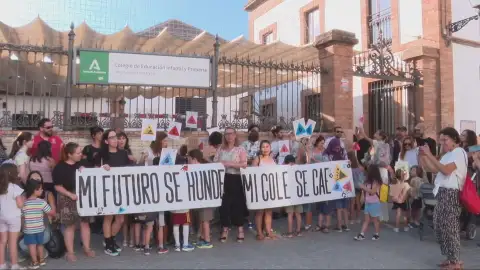 Profesores y familias claman contra el calor en las aulas y amenazan con denuncias masivas Profesores y familias claman contra el calor en las aulas y amenazan con denuncias masivas