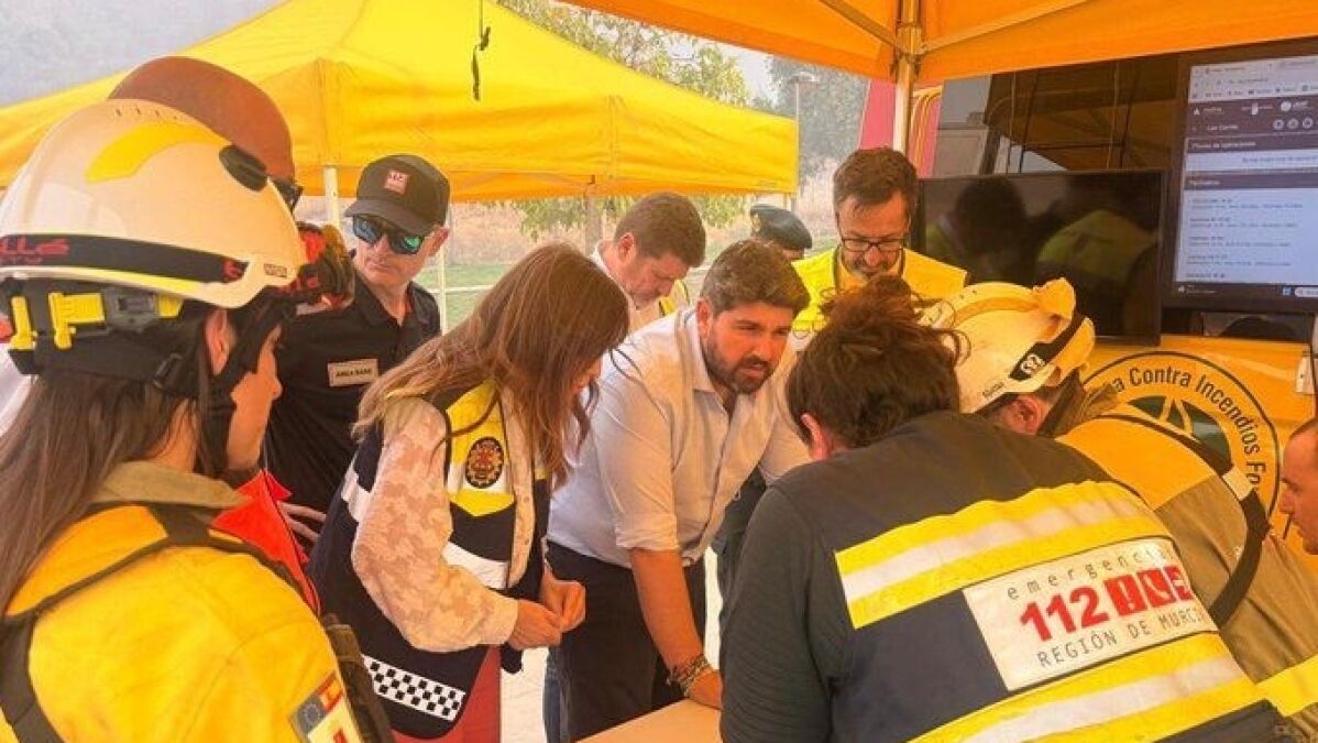 López Miras afirma que la situación por el incendio en Murcia 