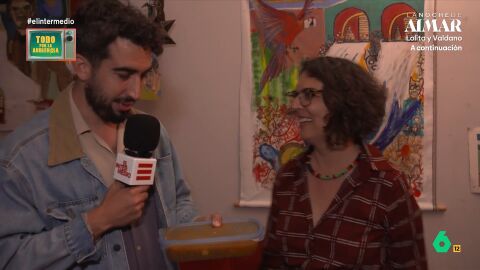 El reportero sigue con su misi&oacute;n: conseguir que la audiencia de El Intermedio crezca. Y, para ello, est&aacute; llamando a telefonillos aleatorios para saber si la gente conoce el programa y, sobre todo, animarlos a verlo. 
