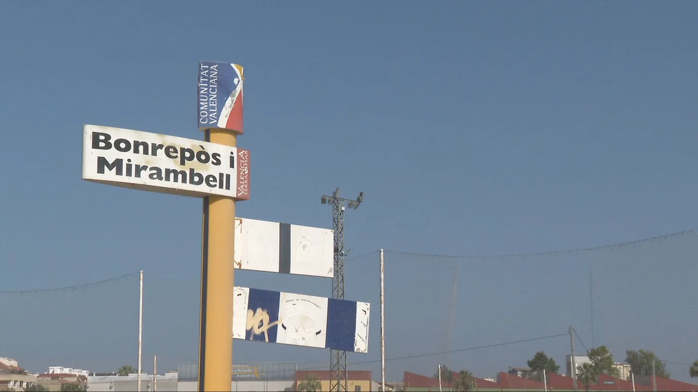 El ascenso de un equipo juvenil de Valencia termina en escándalo: la celebración incluyó un espectáculo erótico y una stripper. El ascenso de un equipo juvenil de Valencia termina en escándalo: la celebración incluyó un espectáculo erótico y una stripper.