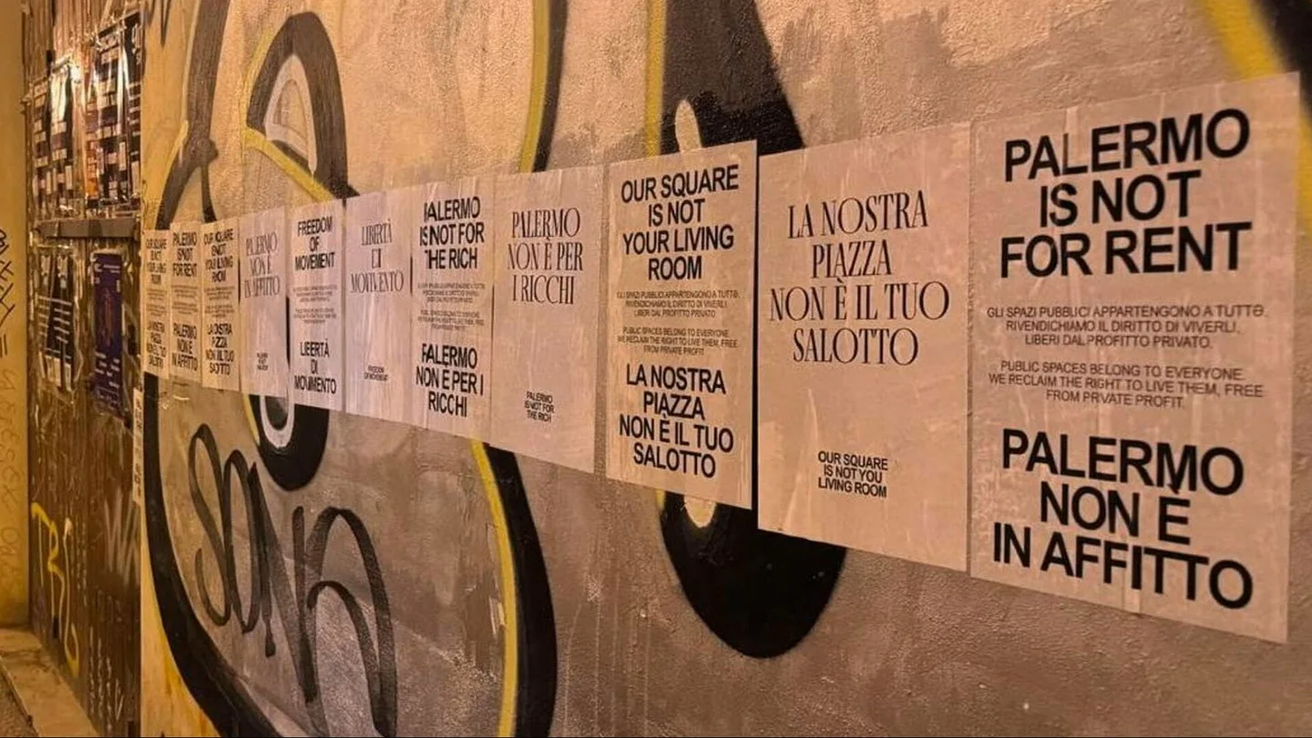 Carteles de denuncia por la boda de Dua Lipa Carteles de denuncia por la boda de Dua Lipa