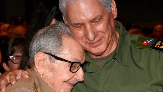 Ra&uacute;l Castro, con D&iacute;az-Canel