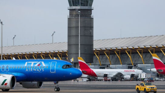El avi&oacute;n del papa Le&oacute;n XVI llega a Madrid. 