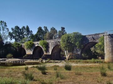 Puente sobre el r&iacute;o Ti&eacute;tar
