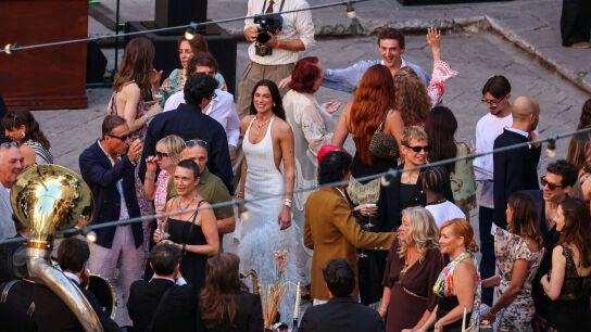 Dua Lipa celebra las festividades de su boda con su esposo Callum Turner en Palermo.