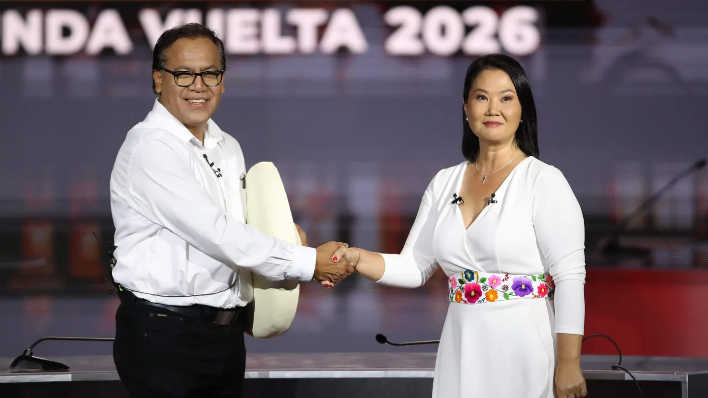 La candidata a la Presidencia de Perú por el partido Fuerza Popular, Keiko Fujimori y el candidato por el partido Juntos por el Perú, Roberto Sánchez La candidata a la Presidencia de Perú por el partido Fuerza Popular, Keiko Fujimori y el candidato por el partido Juntos por el Perú, Roberto Sánchez