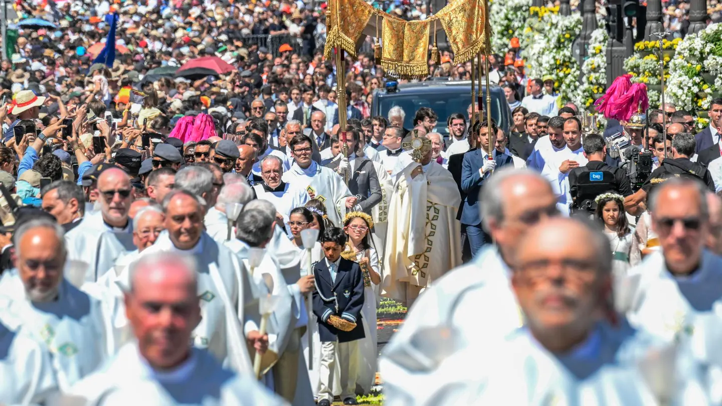 El papa León XVI en la procesión del Corpus Christi en Madrid. El papa León XVI en la procesión del Corpus Christi en Madrid.