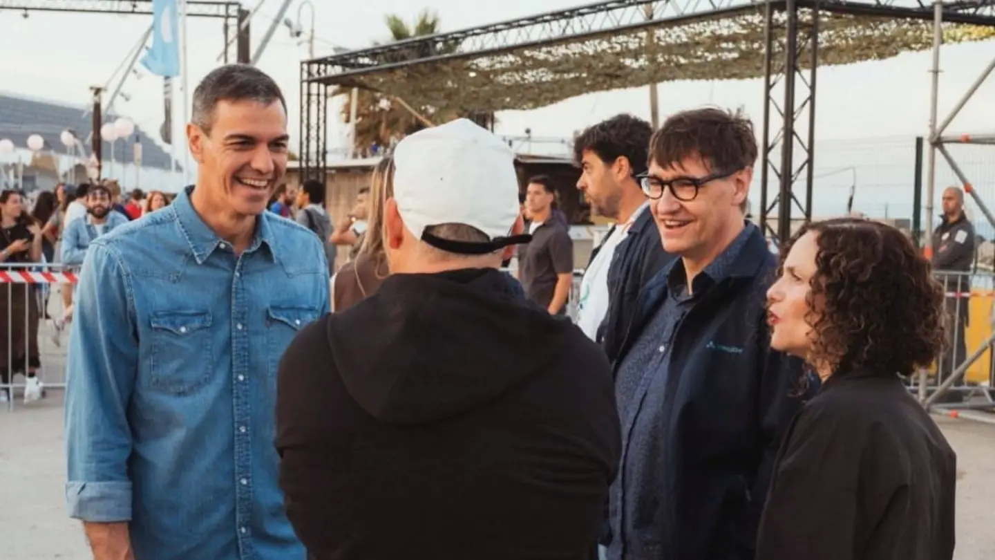 Pedro Sánchez junto a Salvador Illa en el Primavera Sound. Pedro Sánchez junto a Salvador Illa en el Primavera Sound.