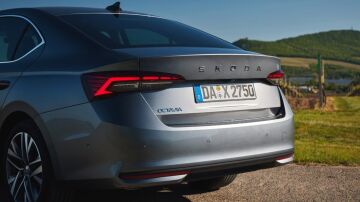 Ni Toyota Corolla ni BYD Seal 6: la berlina de Skoda que esconde un maletero casi imposible de igualar
