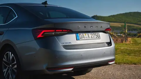 Ni Toyota Corolla ni BYD Seal 6: la berlina de Skoda que esconde un maletero casi imposible de igualar Ni Toyota Corolla ni BYD Seal 6: la berlina de Skoda que esconde un maletero casi imposible de igualar