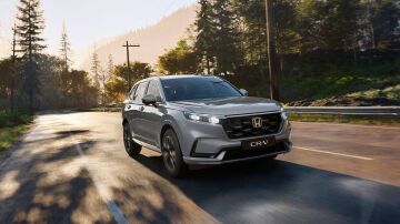 El Honda CR-V se pone serio: nuevo emblema negro, m&aacute;s detalles oscurecidos y diferencias entre h&iacute;brido y enchufable