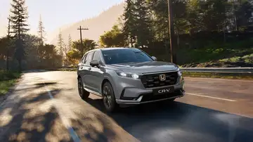 El Honda CR-V se pone serio: nuevo emblema negro, más detalles oscurecidos y diferencias entre híbrido y enchufable El Honda CR-V se pone serio: nuevo emblema negro, más detalles oscurecidos y diferencias entre híbrido y enchufable
