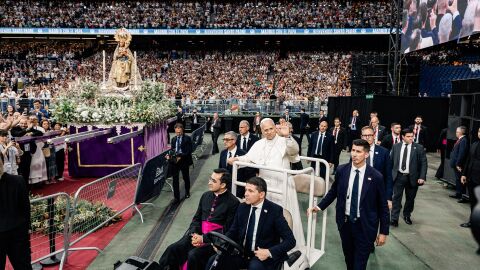 El papa Le&oacute;n XIV a su llegada al Santiago Bernab&eacute;u
