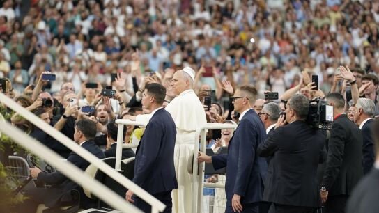 El papa Le&oacute;n XIV a su llegada al estadio Santiago Bernab&eacute;u, este lunes, en Madrid.