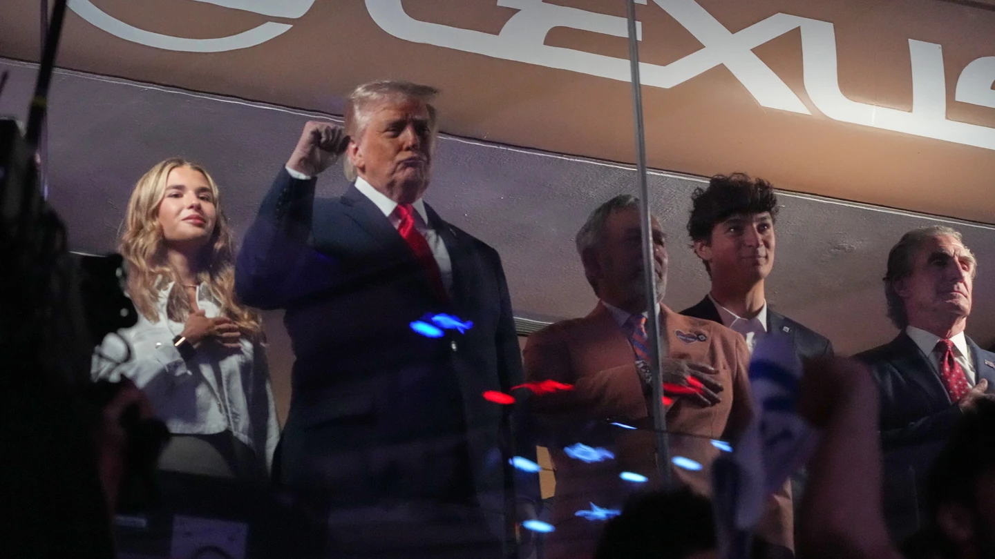 El presidente de Estados Unidos, Donald Trump, en el Madison Square Garden durante el New York Knicks-San Antonio Spurs El presidente de Estados Unidos, Donald Trump, en el Madison Square Garden durante el New York Knicks-San Antonio Spurs