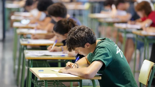 Examen en la Universidad de Maó, en Menorca, en el contexto de las Pruebas de Acceso a la Universidad (PAU), en 2026 Examen en la Universidad de Maó, en Menorca, en el contexto de las Pruebas de Acceso a la Universidad (PAU), en 2026