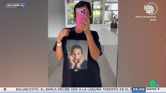 Antonella Roccuzzo anima a Leo Messi con una camiseta de su cara para el Mundial