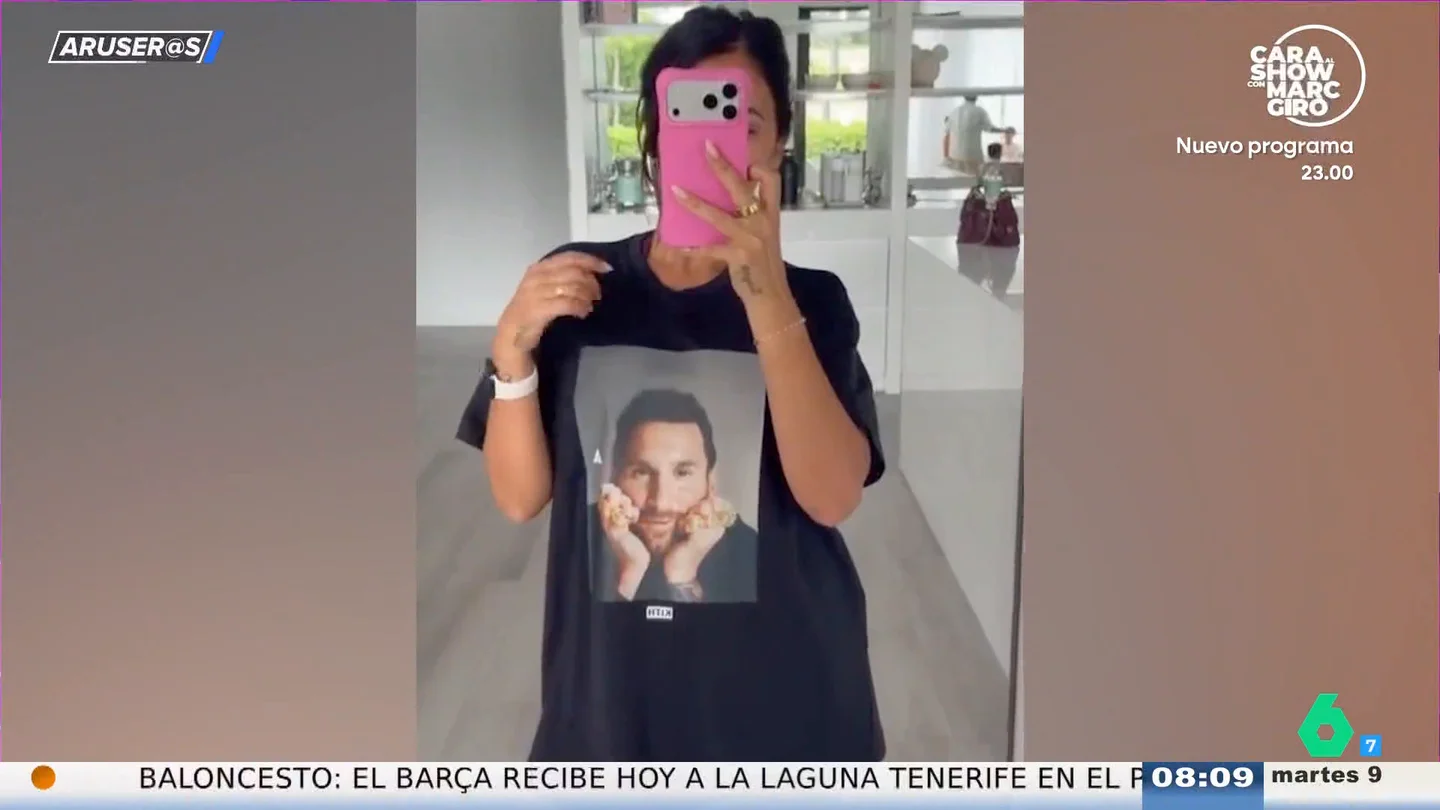 Antonella Roccuzzo anima a Leo Messi con una camiseta de su cara para el Mundial Antonella Roccuzzo anima a Leo Messi con una camiseta de su cara para el Mundial
