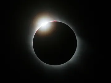 Perlas de Baily durante un eclipse solar Perlas de Baily durante un eclipse solar