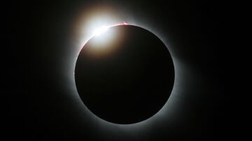 Perlas de Baily durante un eclipse solar