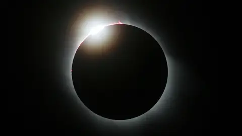 Perlas de Baily durante un eclipse solar Perlas de Baily durante un eclipse solar
