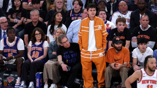 Tracy Morgan, Tina Fey, Ben Stiller y Timothée Chalamet, durante el tercer partido de las Finales de la NBA