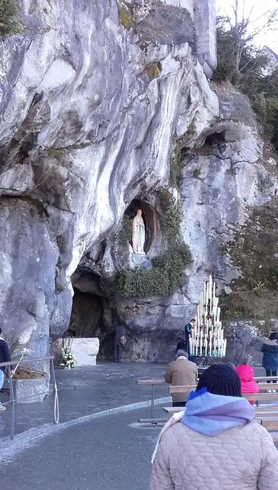 Gruta de la Virgen de Lourdes Gruta de la Virgen de Lourdes