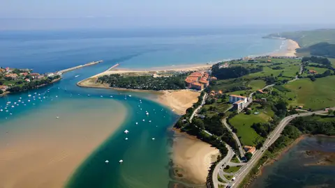 Ría de San Vicente de la Barquera Ría de San Vicente de la Barquera