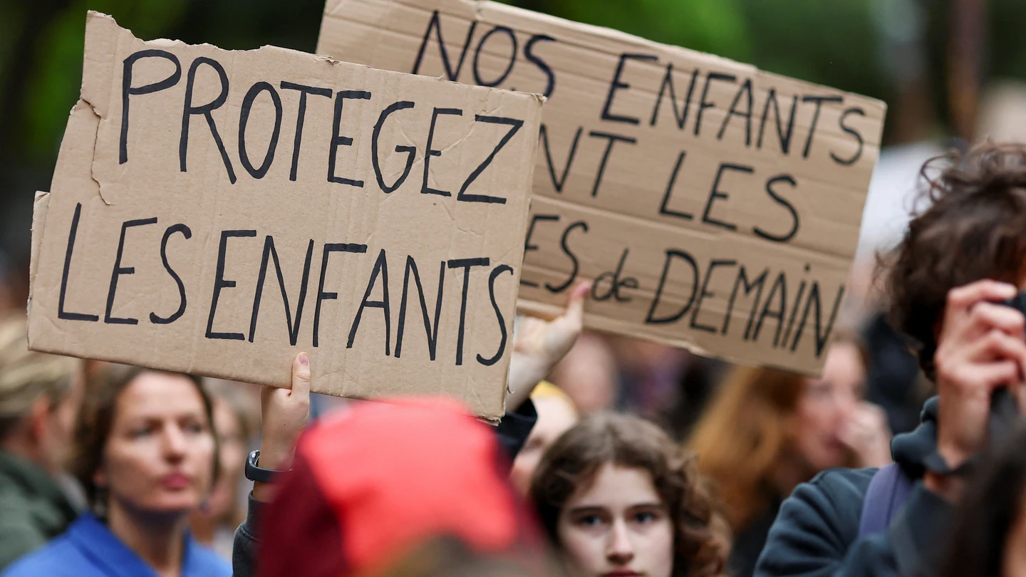 Varias personas participan en una manifestación en París (Francia) como protesta por el asesinato de Lyhanna, de 11 años Varias personas participan en una manifestación en París (Francia) como protesta por el asesinato de Lyhanna, de 11 años