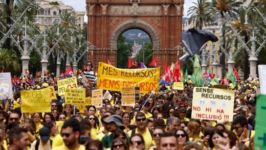 Imagen de archivo de profesores catalanes manifest&aacute;ndose.
