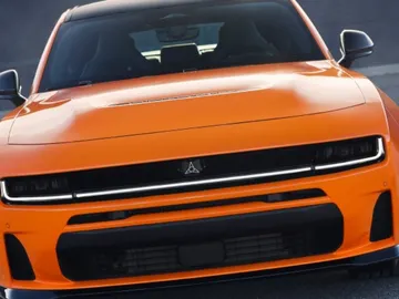 Se hizo esperar, pero ya está aquí: el Dodge Charger vuelve a Europa como corresponde, con motor de combustión debajo del capó Se hizo esperar, pero ya está aquí: el Dodge Charger vuelve a Europa como corresponde, con motor de combustión debajo del capó