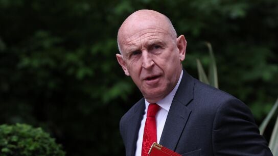 Imagen de archivo del ministro de Defensa brit&aacute;nico, John Healey.