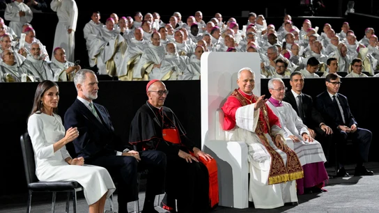 El papa León XIV, Juan José Omella, Diego Ravelli, los reyes Felipe y Letizia, Pedro Sánchez y Salvador Illa, en la Basílica de la Sagrada Familia El papa León XIV, Juan José Omella, Diego Ravelli, los reyes Felipe y Letizia, Pedro Sánchez y Salvador Illa, en la Basílica de la Sagrada Familia