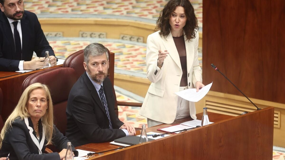 Ayuso de mofa de la "Mata Chari" Leire Díez e iron