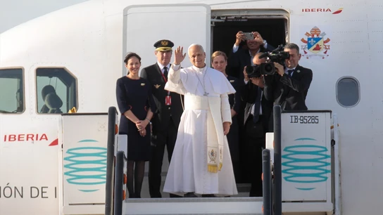 El Papa León XIV durante su despedida de Barcelona, en el aeropuerto internacional Josep Tarradellas Barcelona-El Prat. El Papa León XIV durante su despedida de Barcelona, en el aeropuerto internacional Josep Tarradellas Barcelona-El Prat.