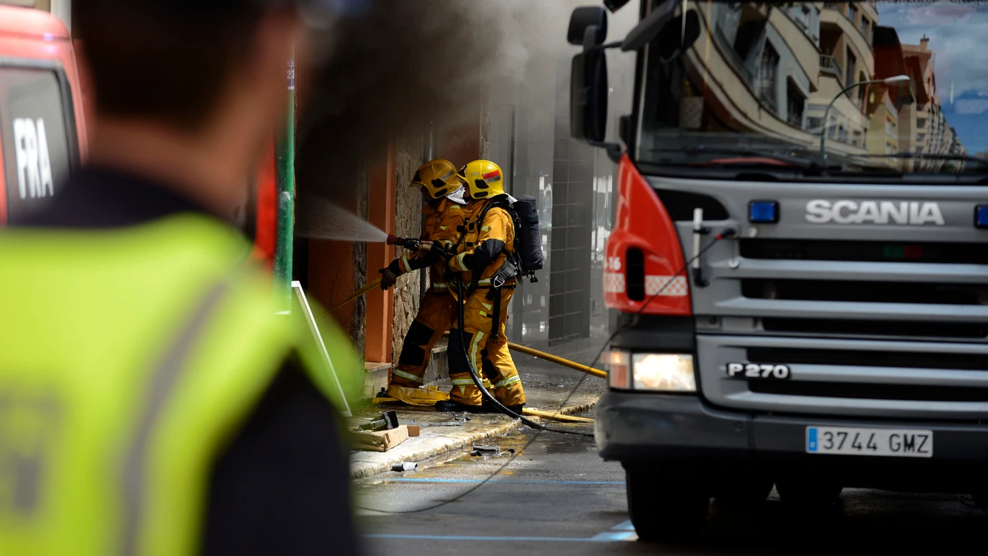 Dos muertos y al menos 24 heridos en un incendio en un bloque de viviendas en Magaluf Dos muertos y al menos 24 heridos en un incendio en un bloque de viviendas en Magaluf