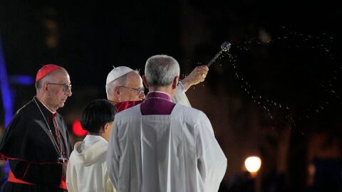 El papa León XIV bendice la Torre de Jesús de la Sagrada Familia