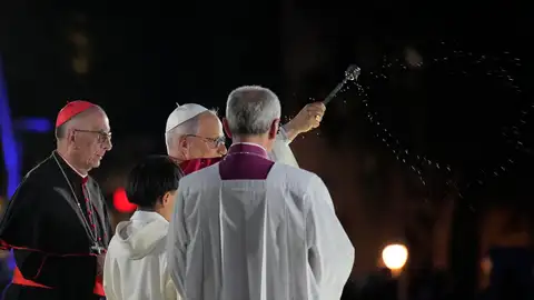 El papa León XIV bendice la Torre de Jesús de la Sagrada Familia El papa León XIV bendice la Torre de Jesús de la Sagrada Familia